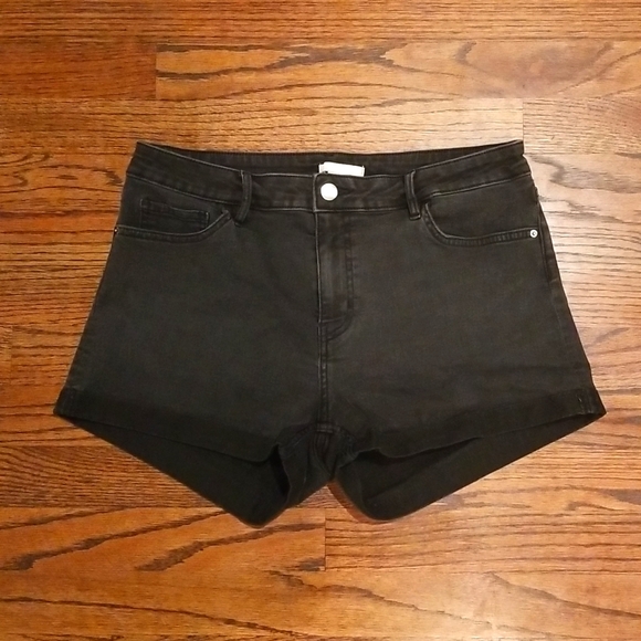 H&M Pants - H&M Black Shorts